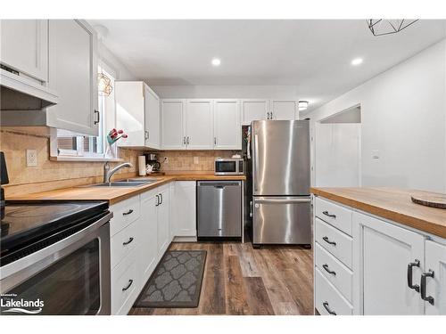 85 Beaumont Drive, Bracebridge, ON - Indoor Photo Showing Kitchen With Double Sink