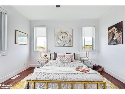 638508 St Vincent-Sydenham Townline, Sydenham, ON - Indoor Photo Showing Bedroom