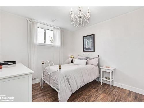 638508 St Vincent-Sydenham Townline, Sydenham, ON - Indoor Photo Showing Bedroom