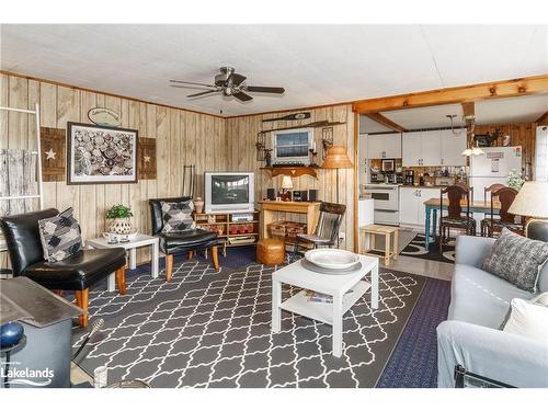 1119 Grist Mill Lane, Dorset, ON - Indoor Photo Showing Living Room