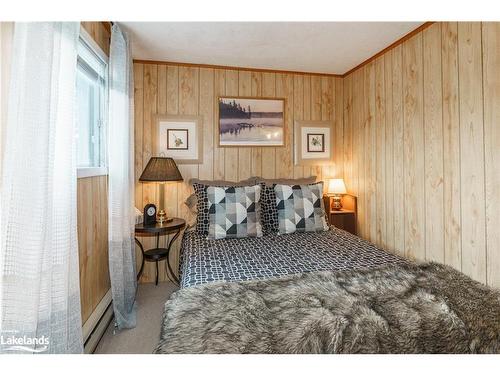 1119 Grist Mill Lane, Dorset, ON - Indoor Photo Showing Bedroom