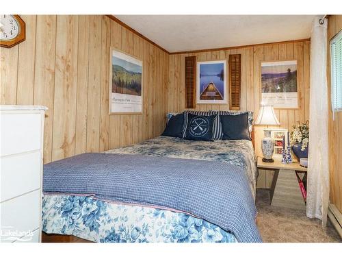 1119 Grist Mill Lane, Dorset, ON - Indoor Photo Showing Bedroom