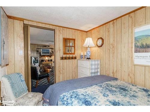 1119 Grist Mill Lane, Dorset, ON - Indoor Photo Showing Bedroom