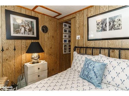 1119 Grist Mill Lane, Dorset, ON - Indoor Photo Showing Bedroom