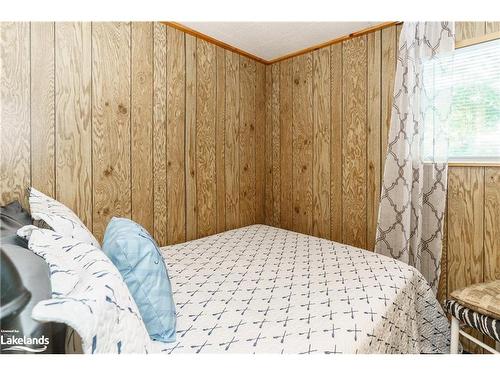 1119 Grist Mill Lane, Dorset, ON - Indoor Photo Showing Bedroom