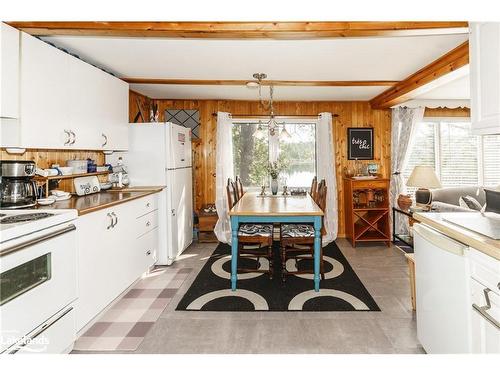 1119 Grist Mill Lane, Dorset, ON - Indoor Photo Showing Kitchen