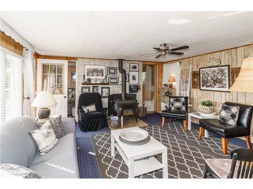 1119 Grist Mill Lane, Dorset, ON - Indoor Photo Showing Living Room