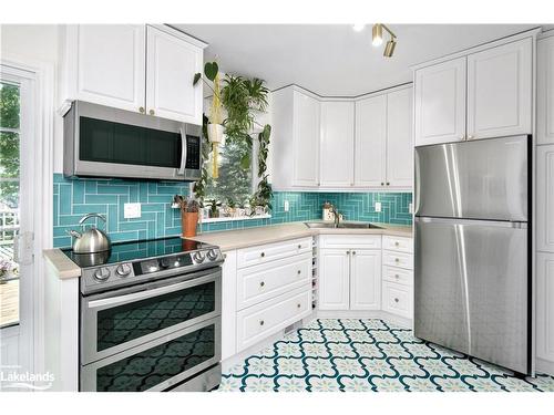 26 Mckibbon Drive, Meaford, ON - Indoor Photo Showing Kitchen With Stainless Steel Kitchen