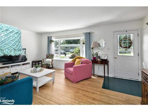 26 Mckibbon Drive, Meaford, ON - Indoor Photo Showing Living Room