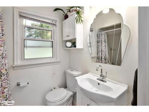 26 Mckibbon Drive, Meaford, ON - Indoor Photo Showing Bathroom