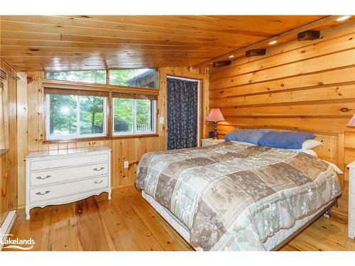 202 Lynx Drive, Kearney, ON - Indoor Photo Showing Bedroom