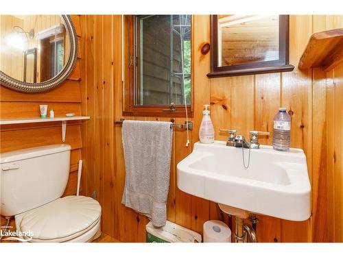 202 Lynx Drive, Kearney, ON - Indoor Photo Showing Bathroom