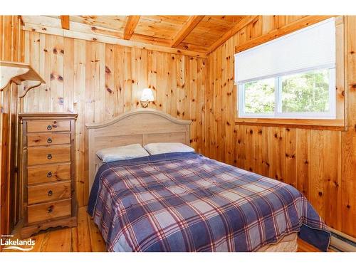 202 Lynx Drive, Kearney, ON - Indoor Photo Showing Bedroom