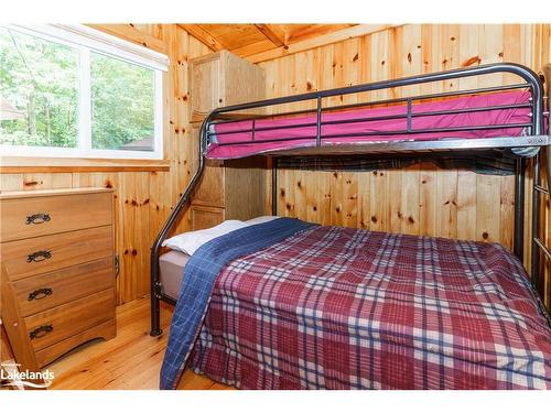 202 Lynx Drive, Kearney, ON - Indoor Photo Showing Bedroom