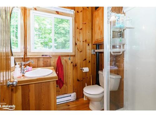 202 Lynx Drive, Kearney, ON - Indoor Photo Showing Bathroom