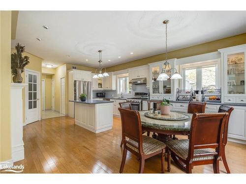 91 Mary Jane Road, Tiny, ON - Indoor Photo Showing Dining Room