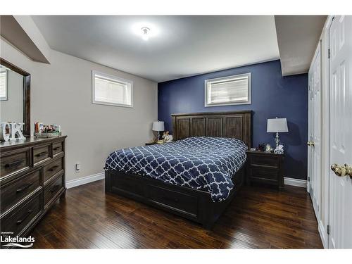 91 Mary Jane Road, Tiny, ON - Indoor Photo Showing Bedroom