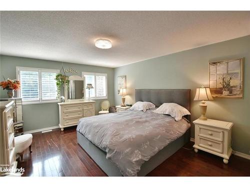 61 Regina Boulevard, Wasaga Beach, ON - Indoor Photo Showing Bedroom