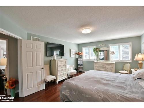 61 Regina Boulevard, Wasaga Beach, ON - Indoor Photo Showing Bedroom