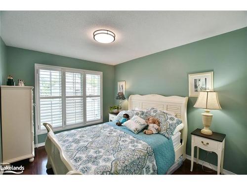 61 Regina Boulevard, Wasaga Beach, ON - Indoor Photo Showing Bedroom