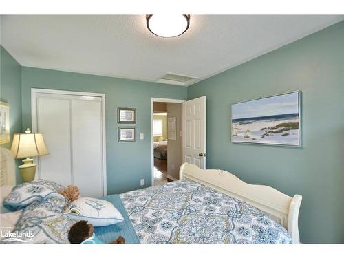 61 Regina Boulevard, Wasaga Beach, ON - Indoor Photo Showing Bedroom