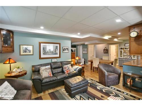 61 Regina Boulevard, Wasaga Beach, ON - Indoor Photo Showing Living Room