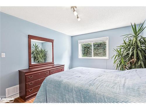 8 Sheffield Terrace, Collingwood, ON - Indoor Photo Showing Bedroom