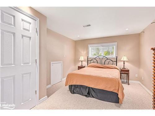 8 Sheffield Terrace, Collingwood, ON - Indoor Photo Showing Bedroom