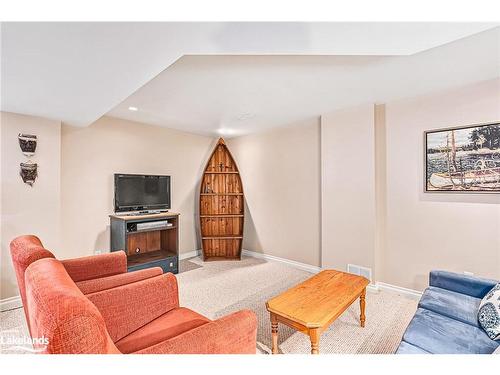 8 Sheffield Terrace, Collingwood, ON - Indoor Photo Showing Living Room