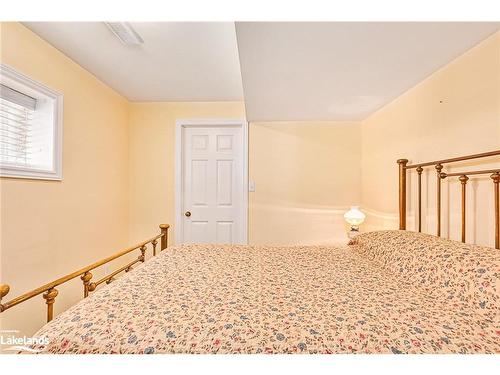 8 Sheffield Terrace, Collingwood, ON - Indoor Photo Showing Bedroom