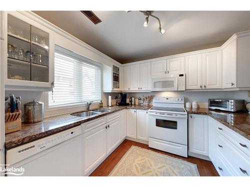 6 Port Road, Collingwood, ON - Indoor Photo Showing Kitchen With Double Sink