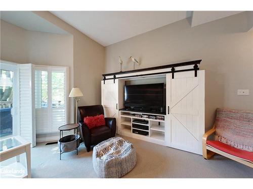 6 Port Road, Collingwood, ON - Indoor Photo Showing Living Room