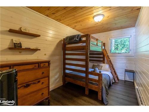 1032 Lakeshore Drive S, Bracebridge, ON - Indoor Photo Showing Bedroom