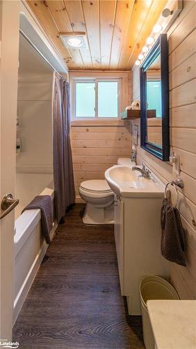 1032 Lakeshore Drive S, Bracebridge, ON - Indoor Photo Showing Bathroom