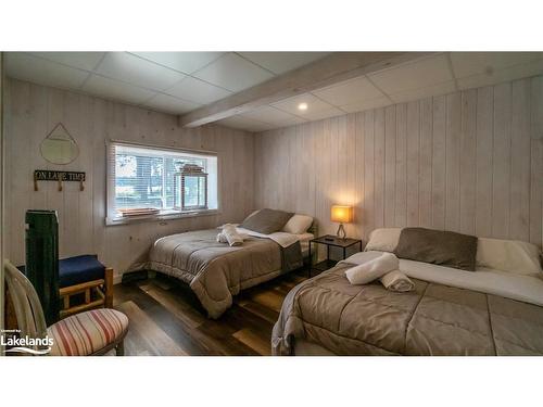 1032 Lakeshore Drive S, Bracebridge, ON - Indoor Photo Showing Bedroom