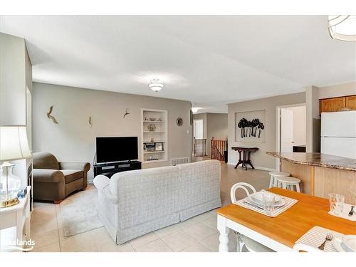 28 Northwood Drive, Wasaga Beach, ON - Indoor Photo Showing Living Room