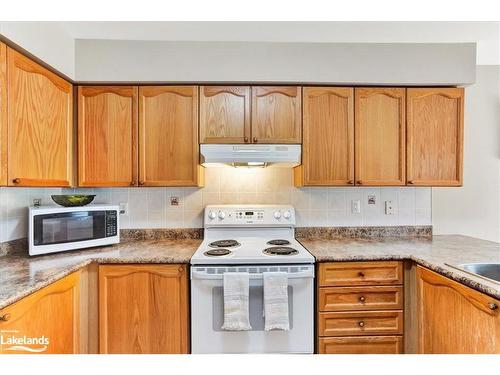 28 Northwood Drive, Wasaga Beach, ON - Indoor Photo Showing Kitchen