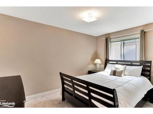 28 Northwood Drive, Wasaga Beach, ON - Indoor Photo Showing Bedroom