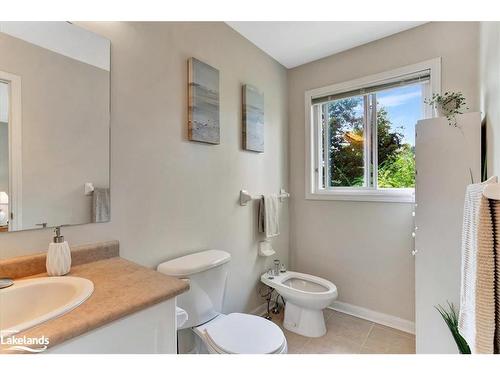 28 Northwood Drive, Wasaga Beach, ON - Indoor Photo Showing Bathroom