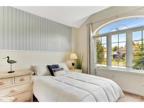 28 Northwood Drive, Wasaga Beach, ON - Indoor Photo Showing Bedroom