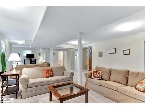 28 Northwood Drive, Wasaga Beach, ON - Indoor Photo Showing Living Room