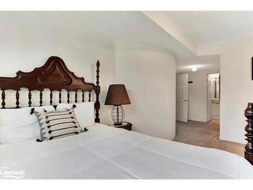 28 Northwood Drive, Wasaga Beach, ON - Indoor Photo Showing Bedroom