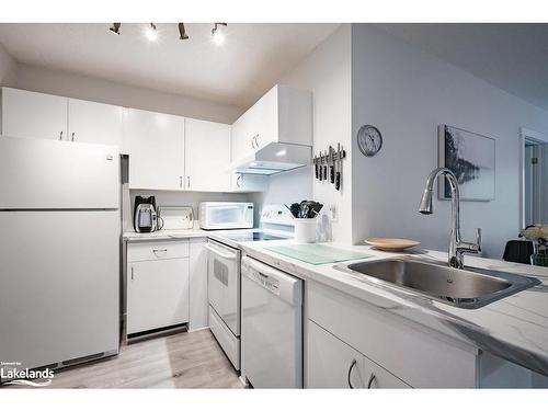 46-19 Dawson Drive, Collingwood, ON - Indoor Photo Showing Kitchen