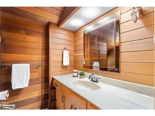 269 Old Muskoka Rd S, South River, ON - Indoor Photo Showing Bathroom