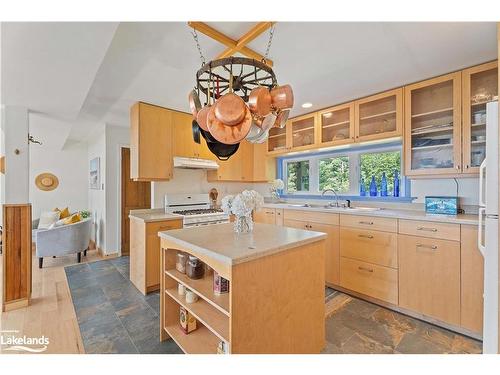 1 & 5 Barrie Street, Sundridge, ON - Indoor Photo Showing Kitchen