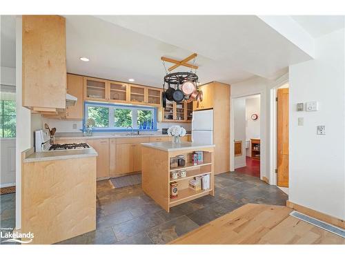 1 & 5 Barrie Street, Sundridge, ON - Indoor Photo Showing Kitchen