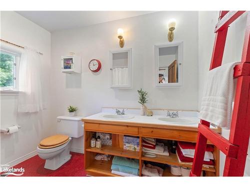 1 & 5 Barrie Street, Sundridge, ON - Indoor Photo Showing Bathroom