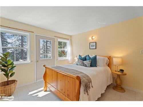 1 & 5 Barrie Street, Sundridge, ON - Indoor Photo Showing Bedroom