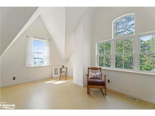 1 & 5 Barrie Street, Sundridge, ON - Indoor Photo Showing Other Room