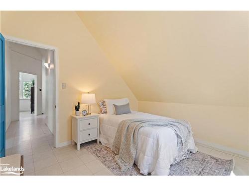 1 & 5 Barrie Street, Sundridge, ON - Indoor Photo Showing Bedroom